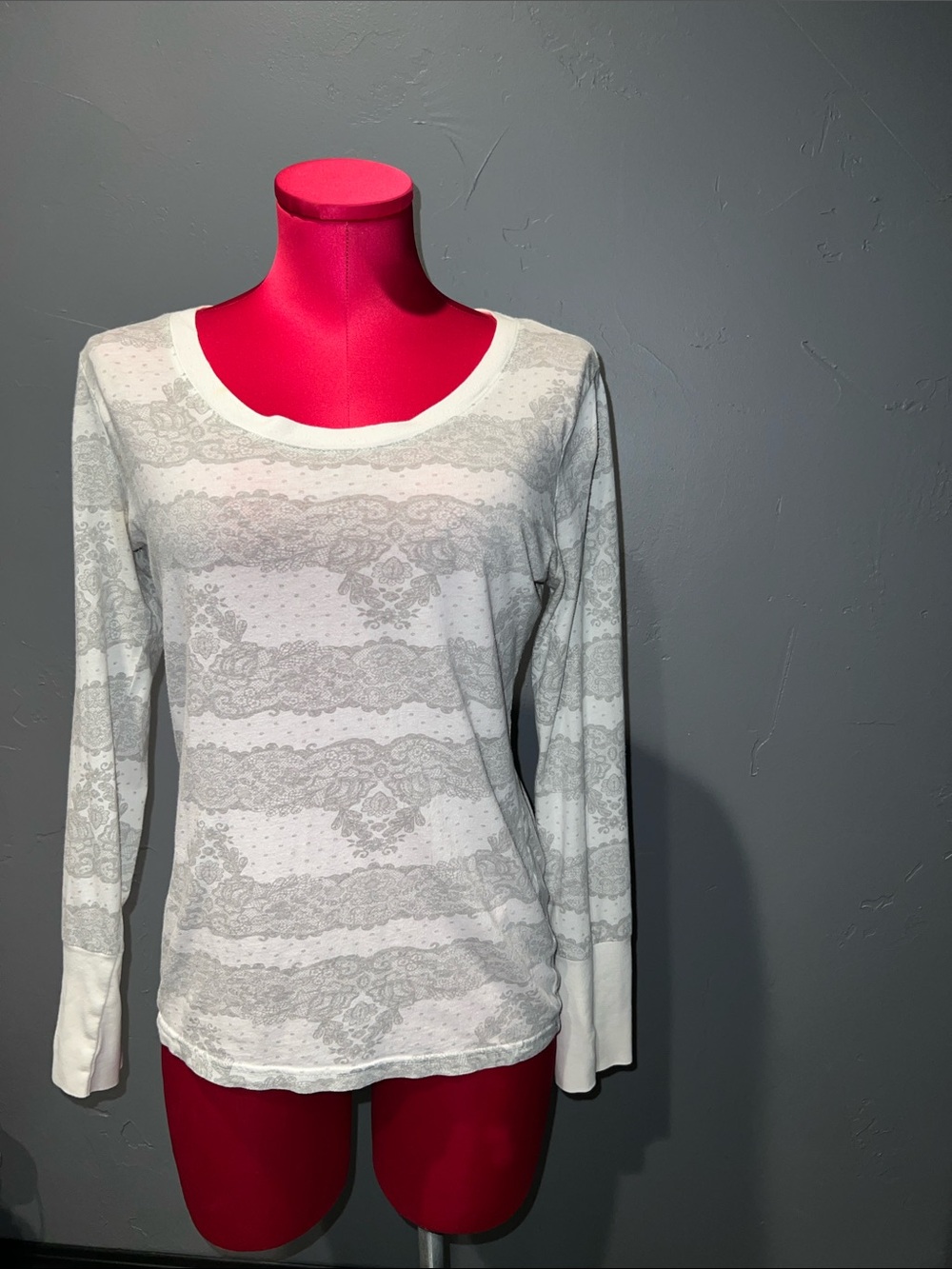 No Boundaries White/Gray Lace Printed Scoop Neck Long Sleeve!